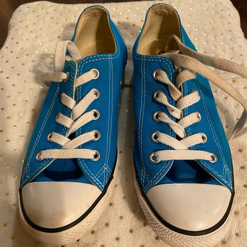 Womens Converse size 6